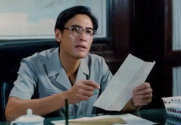 电影《江城奇事》饰演高枫市长