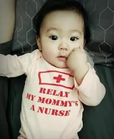 【图】贾静雯爱女萌照曝光网友点评像妈妈 爱女出生走出家暴阴影