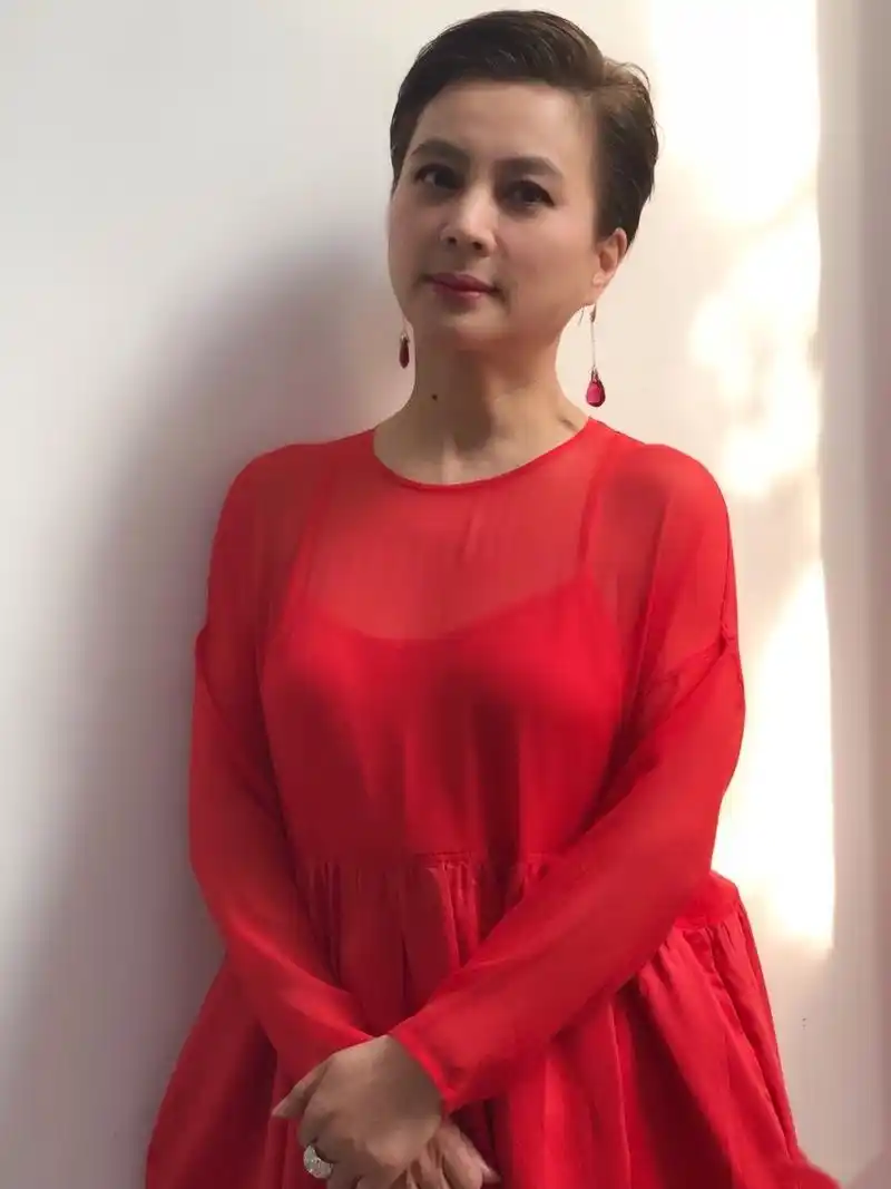 "最美玉兔精":连登三年春晚,一夜爆红后抑郁自杀,如今怎样了