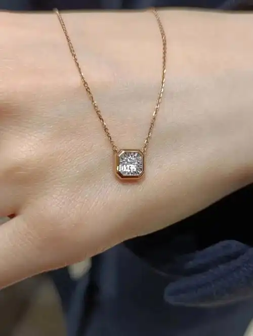 周生生钻石方糖项链