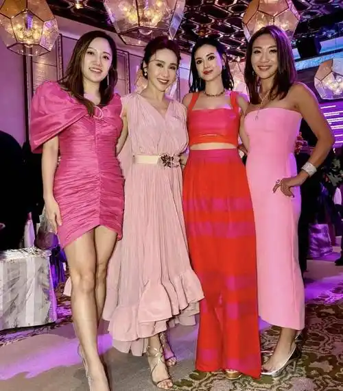 徐子淇站c位,谢玲玲独宠黎姿,李嘉欣靠边站_网友_明星_视频