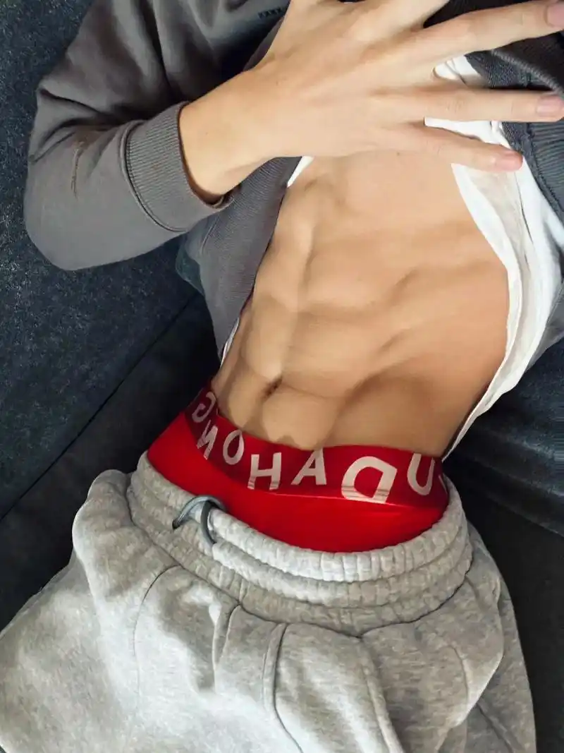 就是要红一点.分享一个小哥哥 #抖音帅气小哥哥 #腹肌小哥哥 - 抖音