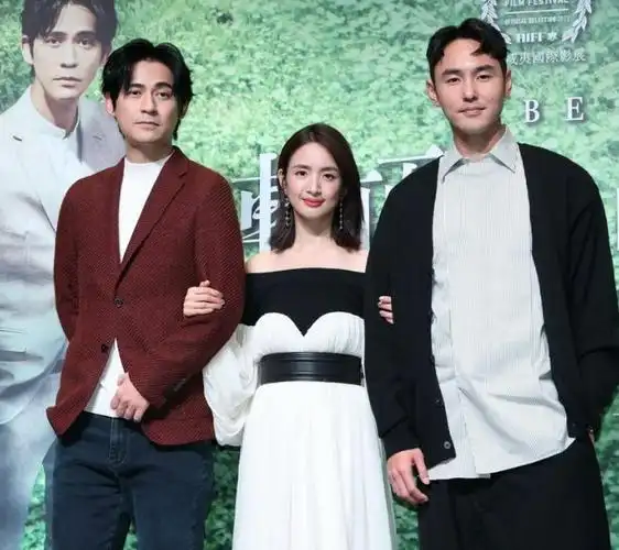 林依晨周渝民阮经天同台亮相林依晨美艳香肩抢镜