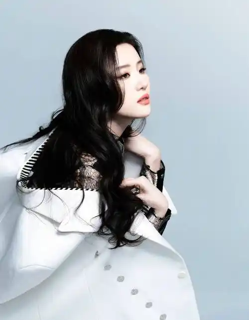 爱你[心][心][心]等比图明月待酒浇:讲真,见过刘亦菲本人,真的很没