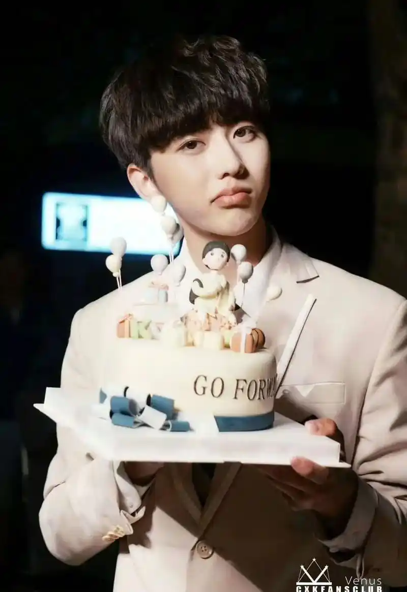 蔡徐坤 #蔡徐坤0802生日快乐 祝@蔡徐坤 的26岁生日快乐啦!