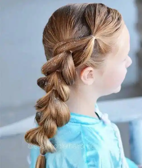 最新款小女孩好看的辫子编发发型,美美哒_小公主_头发_刘海中