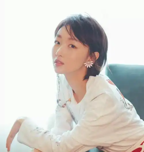 在短发上耍尽手段的周冬雨,却因为"这组照片"把她逼疯了?