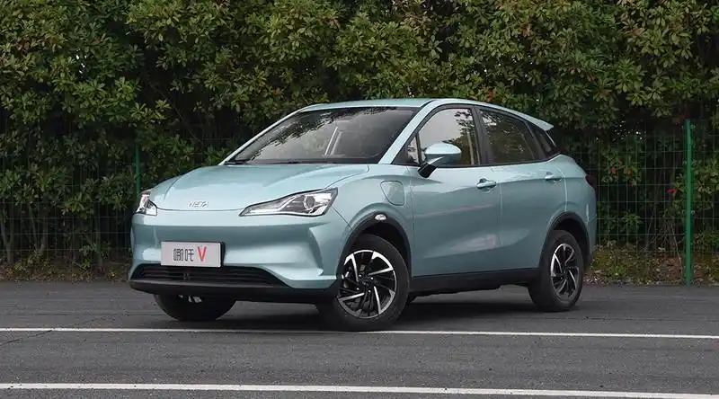 哪吒v定位一款小型纯电动suv,新车的长宽高分别为4070×1690×1540mm