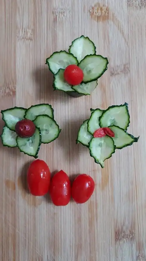 永远爱你做的黄瓜花摆盘