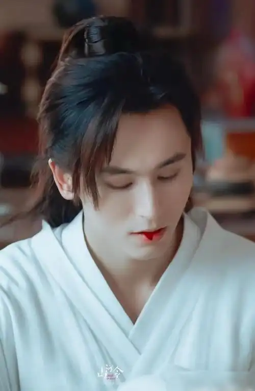 《山河令》周子舒其次,周子舒精通易容之术,若想逃之夭夭,一