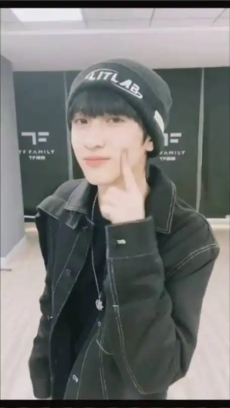 严浩翔哭了##严浩翔#好香别哭看不得帅哥落泪严浩翔|小熊严浩翔超话