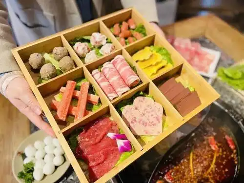 精美的火锅菜品摆盘,视觉上的美感 味觉的刺激享受_商家