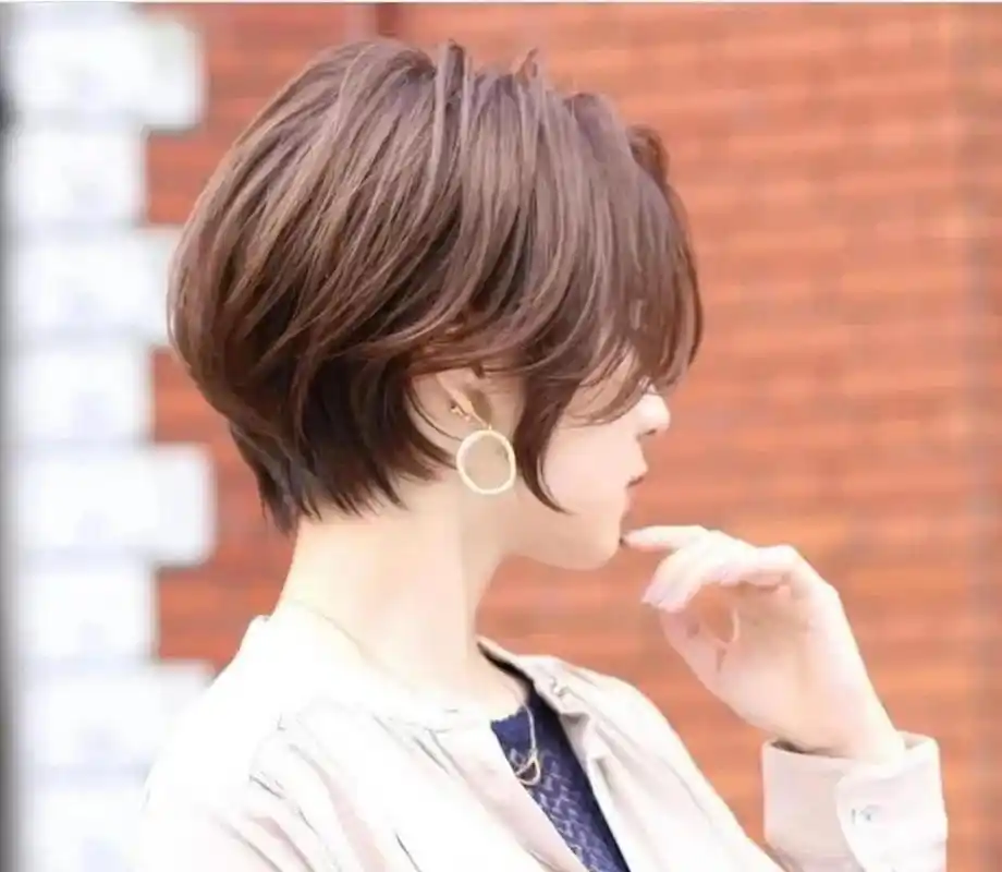 气质都是不一样的,而且也可以选择烫纹理,是短发造型中的首选,热度极