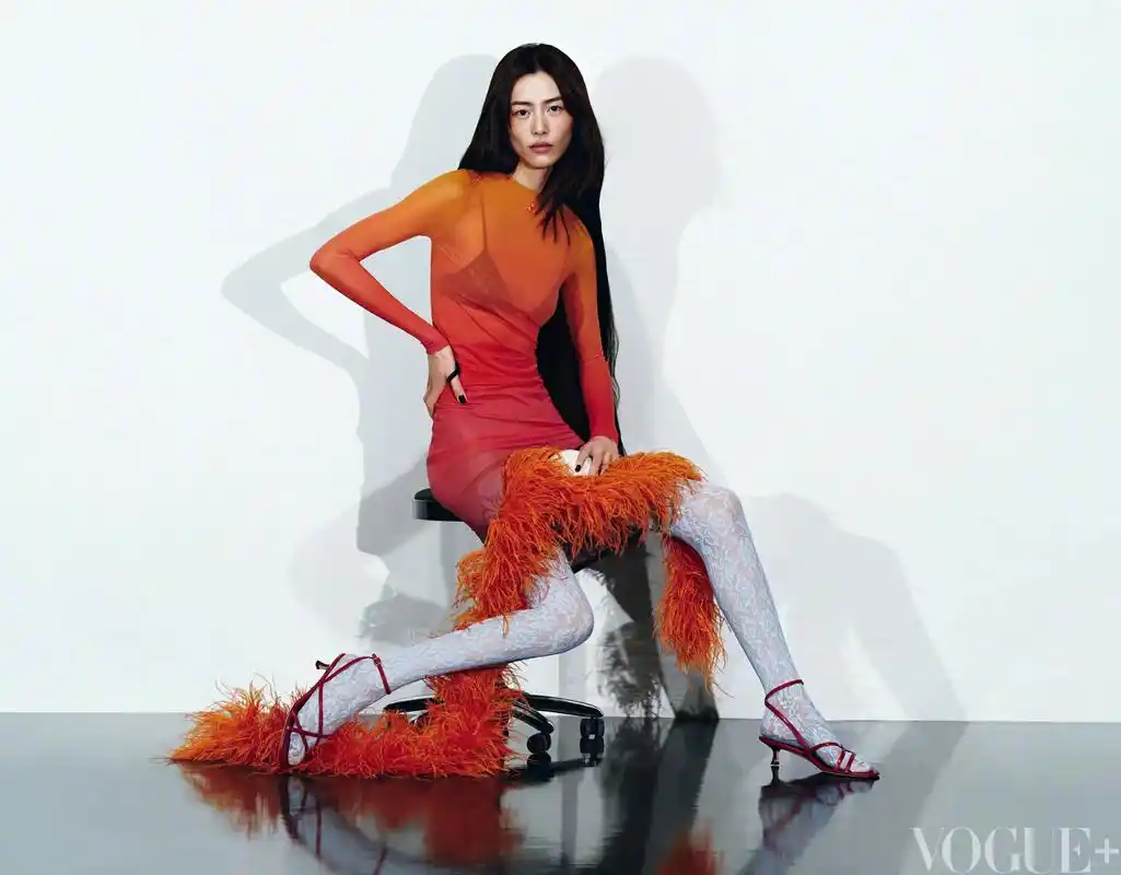 刘雯 x vogue 四月刊封面人物.解读:刘雯表姐在这个片 - 抖音