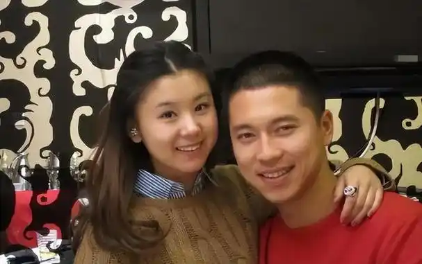 有种"整容"叫王雷结婚,老婆李小萌变化不大,他却"脱胎换骨"
