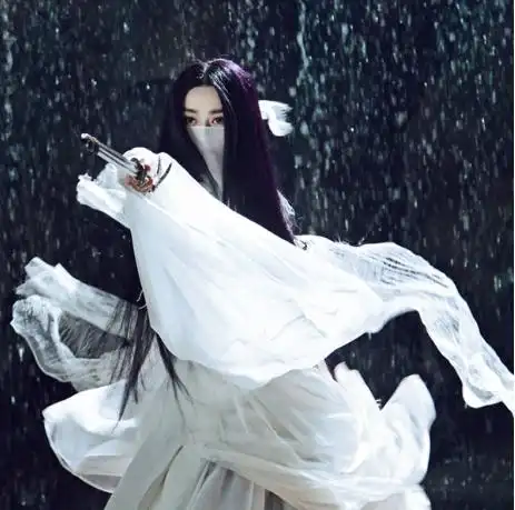 古装女子拿剑图片 古风女子白衣持剑图片-图片大观-奇异网