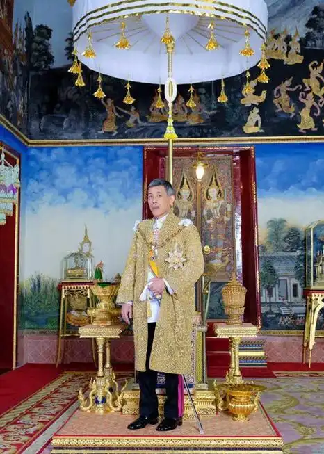 69年一遇!泰国国王加冕典礼上的黄金衣服,让你大开眼界!