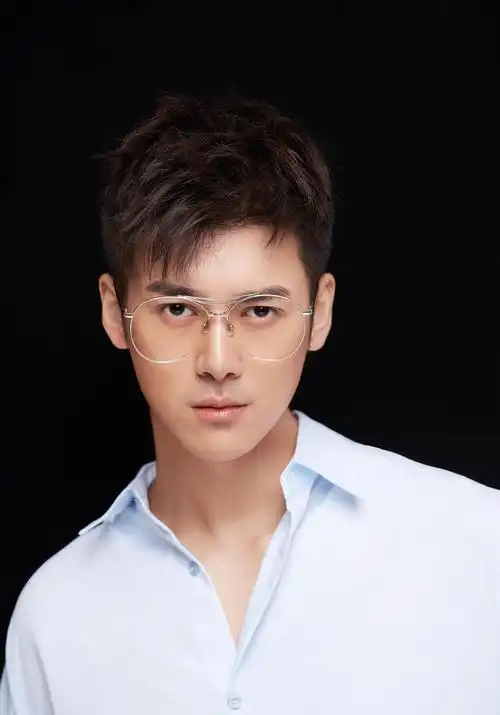 《御前夜巡使》上线 李鹤演绎完美男神