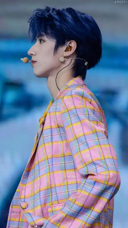 唉 虽然众所周知但是还是想说@tf家族-朱志鑫你侧脸真的太神作了.