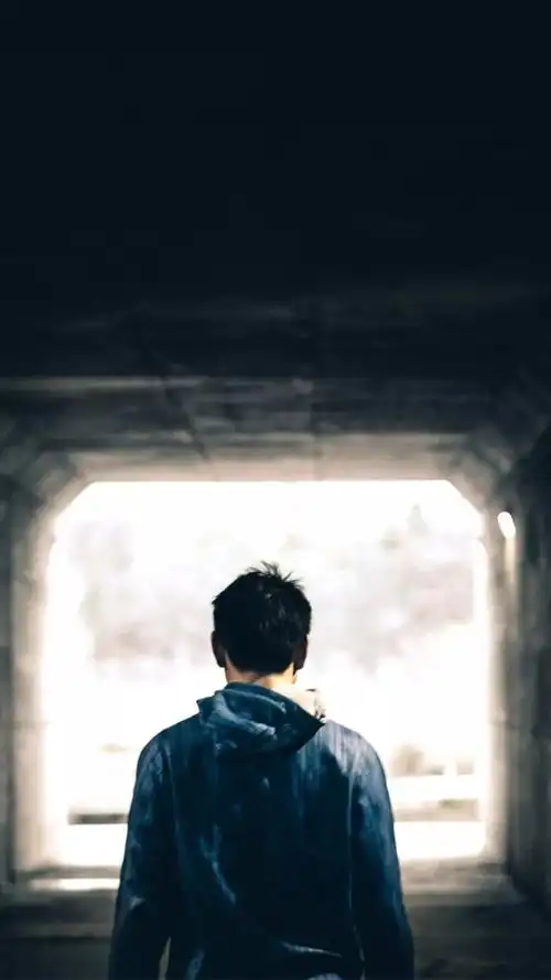 一个人的背影凄凉图片