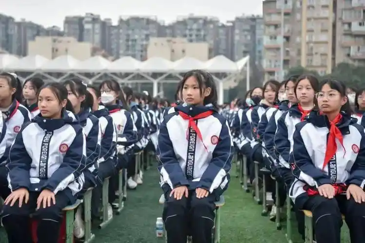 成都学校校服"颜值大赏" 你喜欢哪一款?_教育_小学_家长