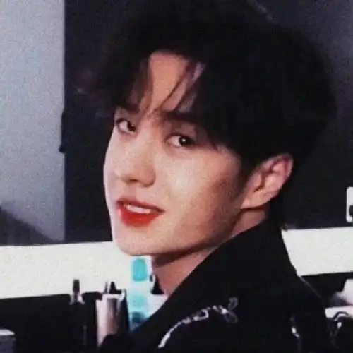 新年新头像,承包互联网男头的真bking#王一博