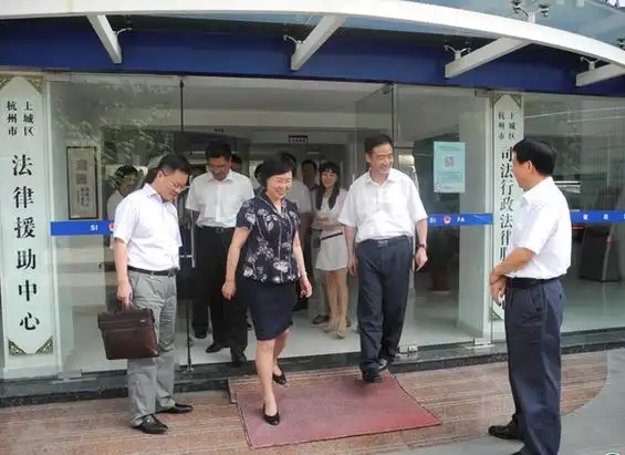 书记,厅长谈敬纯,湖南省司法厅党组成员,政治部主任谭颂方一行五人,在