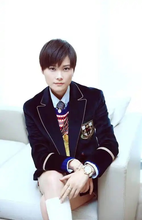 不只是帅,李宇春原来也这么美_造型_超女_印象