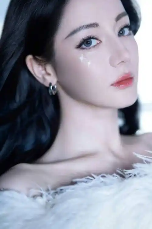 迪丽热巴32岁生日新造型,新单曲第十幕首发