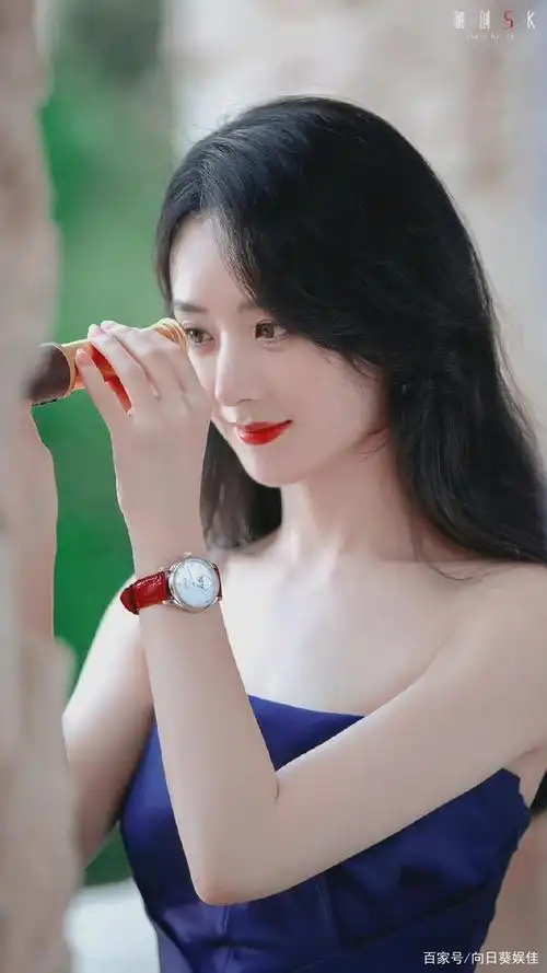 赵丽颖34岁庆生照,未来每一年都陪你度过