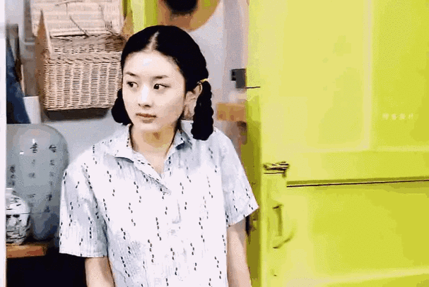 赵丽颖瘦成杨幂?同款"圆脸大眼"五官,怎么打扮才能摆脱土气?