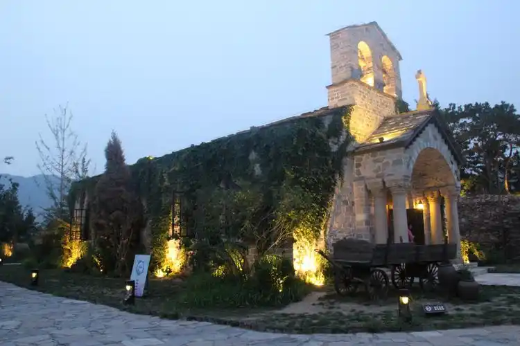 2023山顶教堂游玩攻略,爬上去的时候是下午7点天还特.【去哪儿攻略】