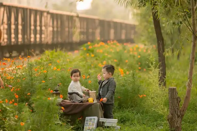 二胎时代 两个宝宝这样拍照更有意义!