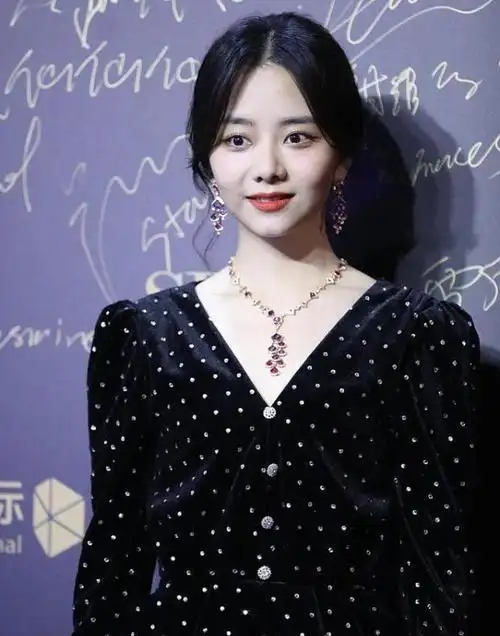 事实证明,33岁的"国民闺女"谭松韵,走上了另一条道路|宋丹丹|刘昊然|