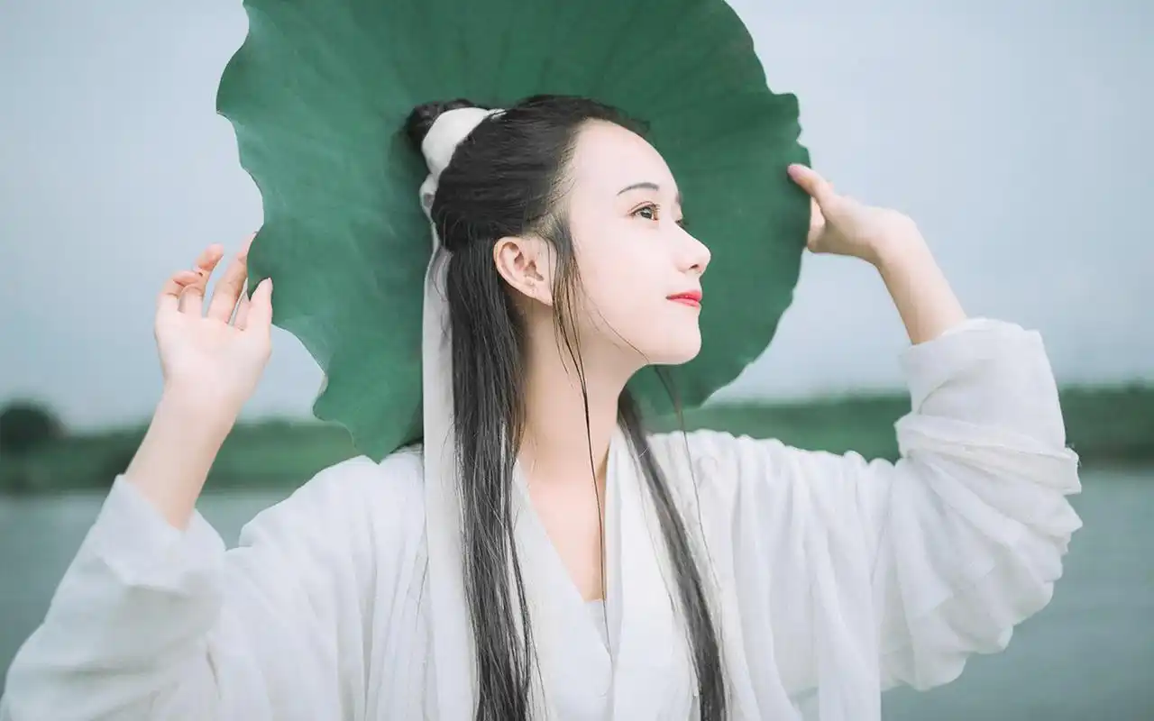 气质古风美女静谧荷塘唯美意境写真高清壁纸
