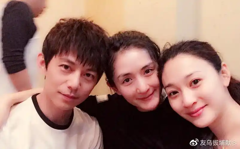 何炅的老婆被曝光大他三岁还显老陪伴何炅20年却不值得被公开