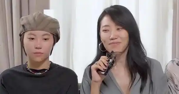 窦靖童近照,被网友质疑其结婚了,窦靖童到底喜欢男的还是女的?