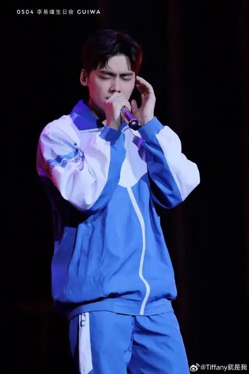 深情的歌手李,好看的校服少年,校草本草🌿