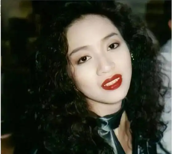 钟楚红钟楚红,二十世纪80年代,钟楚红在香港影坛大红大紫.