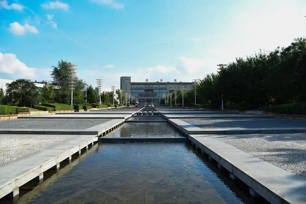 高考加油94欢迎报考西安邮电大学.