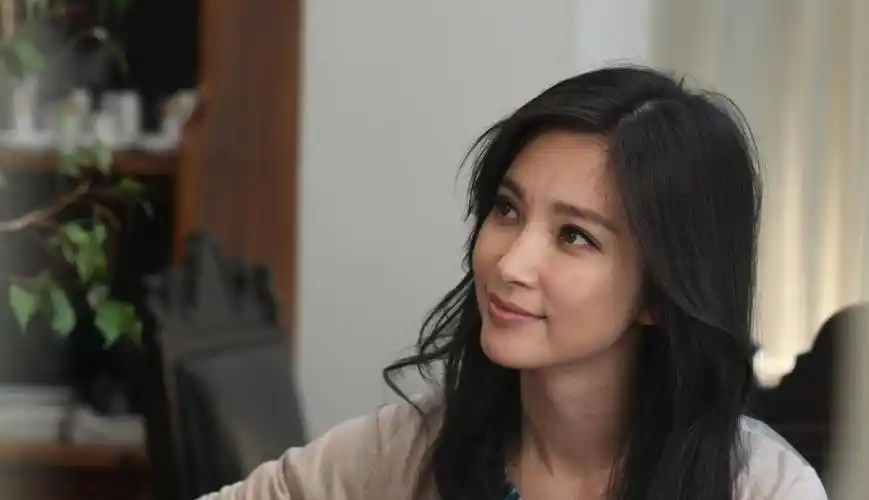 李冰冰提前进入老年!脸肿到快崩了,打扮再美都觉得不真实!