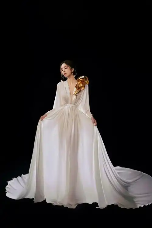 巴啦啦能量变回古希腊掌管优雅的神