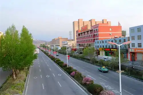 青海省格尔木市持续发力不停步按下创城快进键