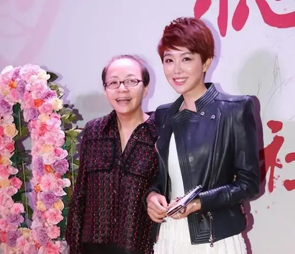 当33岁金晨遇上大4岁的她,我终于悟了,原来红不红都是命