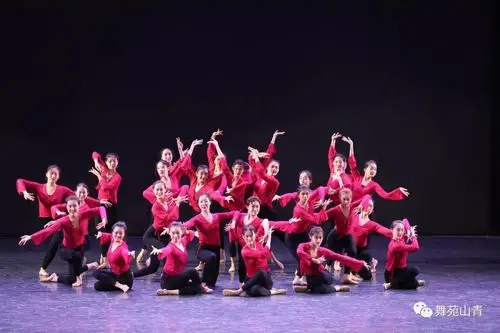 舞蹈结束造型图片,帅气_大山谷图库