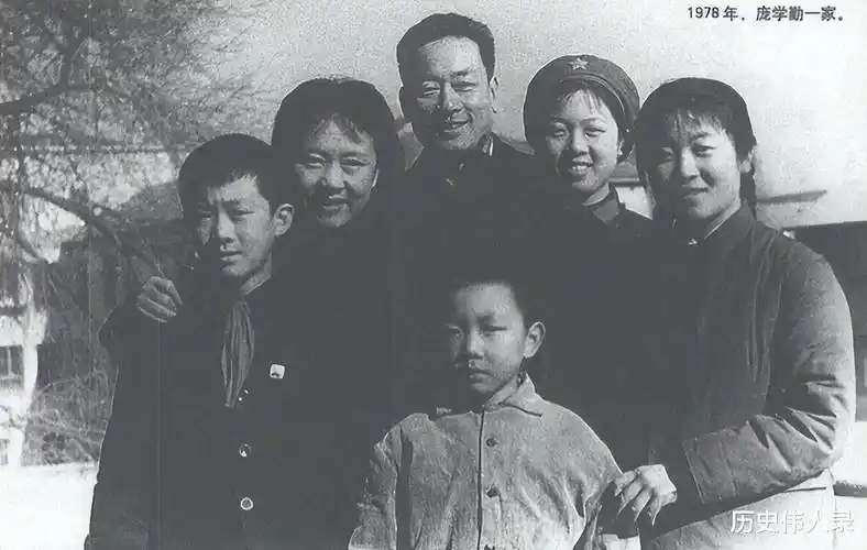 2006年,77岁庞学勤再婚娶56岁高山英子,儿子亲自为他们牵线搭桥