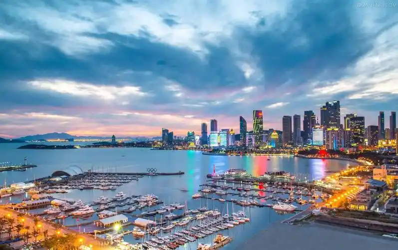 青岛是著名的旅游城市,风景如画,气候宜人.