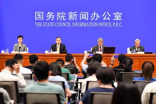 国新办举行上半年工业通信业发展情况新闻发布会