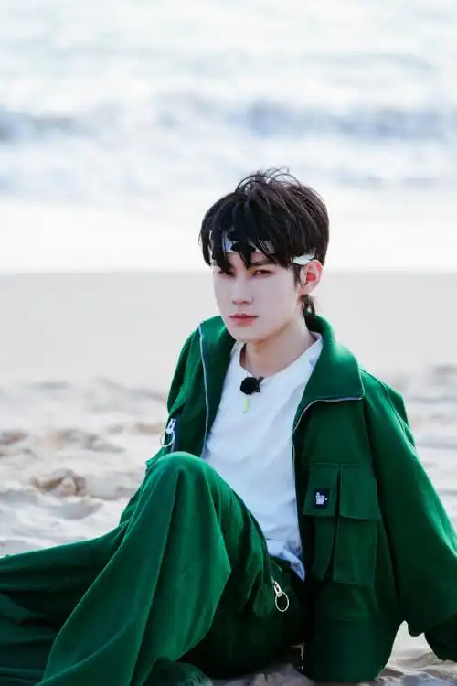 时代少年团夏日海边花絮照