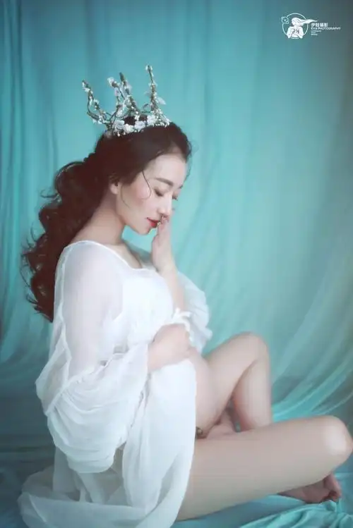 本来是准备和闺蜜一起拍写真的,结果机缘巧合迎来了小baby,顺势把孕照